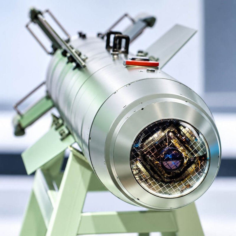 Cylindrical mechanical assembly with exposed internal components