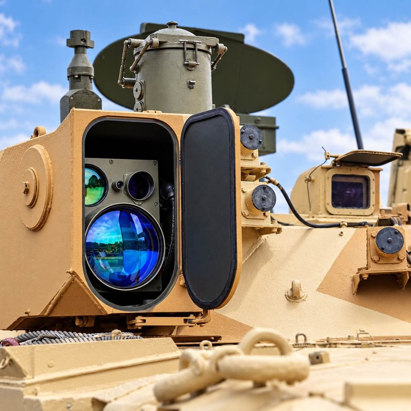 Optical sensor assembly mounted on a military vehicle